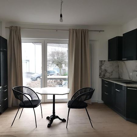 Modernes Stilvoll Eingerichtetes Appartement レスラート エクステリア 写真