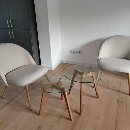 Modernes Stilvoll Eingerichtetes Appartement レスラート エクステリア 写真