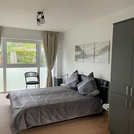 Modernes Stilvoll Eingerichtetes Appartement レスラート エクステリア 写真
