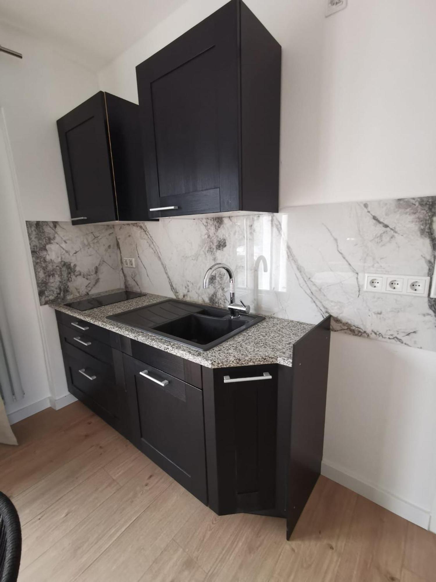 Modernes Stilvoll Eingerichtetes Appartement レスラート エクステリア 写真